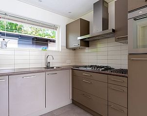 Volledig uitgeruste keuken in Huisje in Den Burg, Texel, met moderne apparaten.