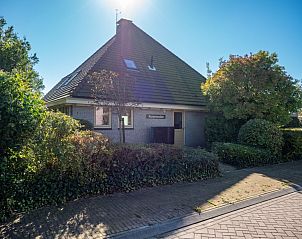 Zonnige entree van Korenmolen vakantiehuis in Den Burg, Texel op de Waddeneilanden.