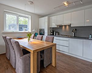 Moderne keuken in Villa 3C, Den Burg Texel, vakantiehuis biedt comfort op de Waddeneilanden.