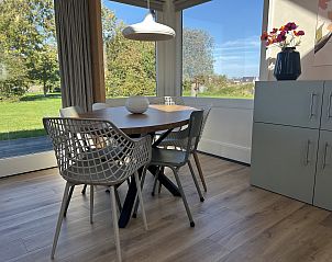 Modern dining room in 45 - 't Veldje, vacation home in Den Hoorn, Texel.