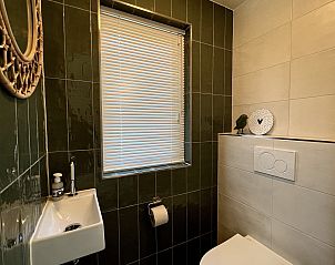 Modern bathroom in vacation home 45 - 't Veldje, Den Hoorn, Texel.