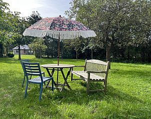 Garden set with parasol at 45 - 't Veldje, vacation home Texel.