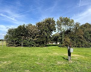 Green surroundings at 45 - 't Veldje, vacation home Texel.