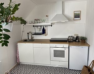 Praktische Kcheneinrichtung im Doppelstudio 4, Den Hoorn, Texel, mit Backofen und Kompaktkhlschrank.