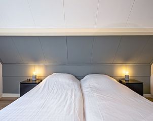 Gemtliches Schlafzimmer mit Doppelbett im Hotel Loodsmans Welvaren - Apartment, Den Hoorn, Texel.