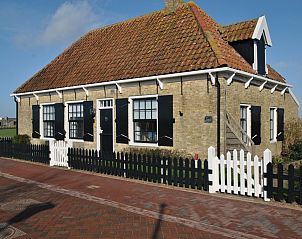 Ferienhaus 't Wambuis in Den Hoorn Texel mit charmanter Fassade und lndlicher Umgebung.