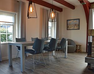 Stilvolles Esszimmer im Ferienhaus 't Wambuis Den Hoorn Texel mit moderner Einrichtung.