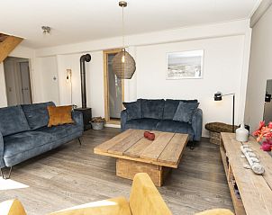 Stylish interior of vacation home Sil in Den Hoorn, Texel with modern furniture and wooden accents.