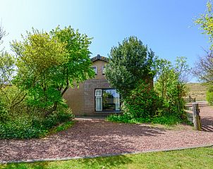 De Kievit vakantiehuis in Den Hoorn Texel omringd door groene natuur.