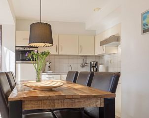 Moderne keuken in vakantiehuis Type III - nr. 21E Stormmeeuw, Oosterend, Texel, ideaal voor een culinaire ervaring op de Waddeneilanden.