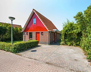 Vorderansicht des Ferienhauses Typ II+ - Nr. 35 Skor in Oosterend, Texel, Waddeninseln. Ruhige Lage mit grner Umgebung.