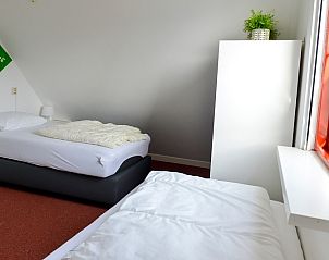 Zweites Schlafzimmer mit getrennten Betten in Typ II+ - Nr. 35 Skor, Oosterend, Texel, Waddeninseln. Ideal fr Familien oder Freunde.