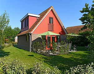 Type II+ - nr. 91 Dwergstern in Oosterend, Texel met ruime tuin en parasols op het terras.