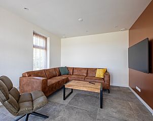 Gemtliche Sitzecke im Ferienhaus De Noordbunder, Zuid-Eierland, Texel fr ultimative Entspannung.