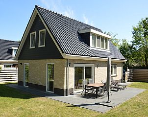 Vakantiehuis de Parel 150 in De Dennen, Texel met zonnig terras en ruime tuin.