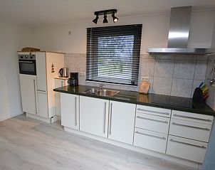 Moderne Kche im Ferienhaus Bungalowpark Vredelust, De Dennen, Texel, mit allen notwendigen Gerten fr Ihren Komfort.