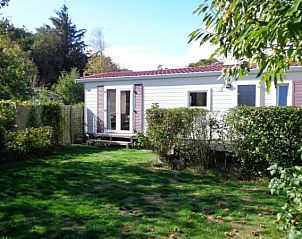 Buitenkant van Vakantiepark de Bremakker - Bosveld 104 met ruime tuin in De Dennen, Texel.