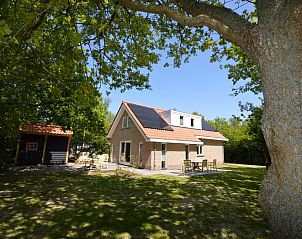 Ferienhaus De Nagtegaal 23 in De Dennen Texel mit groem Garten und Terrasse zum Entspannen.