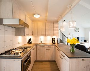 Stijlvolle keuken van Vakantiehuis Gortersmient 304, De Dennen, Texel met alle gemakken.