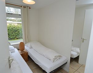 Attractive bedroom with two beds in Bungalow Uterste Coogh 78, De Dennen, Texel, ideal for a relaxing stay.