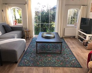 Lichte woonkamer in Vakantiepark de Bremakker, Akkerveld 15, Texel. Comfortabel verblijf in De Dennen, Waddeneilanden.