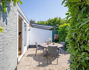 Moderne keuken in Bungalowpark 't Luwe Land - 7B - De Wijnhof, De Dennen, Texel, volledig uitgerust voor koken.