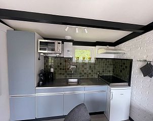 Voll ausgestattete Kche im Wollewei Ferienhaus De Dennen Texel mit modernen Gerten.