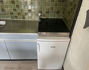 Kompakter Khlschrank im Wollewei-Ferienhaus De Dennen Texel fr alle Ihre Vorrte.