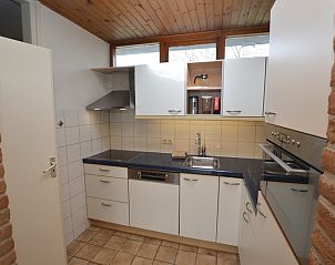 Moderne Kche im Ferienhaus de Parel 204, De Dennen, Texel, ausgestattet mit allen Annehmlichkeiten.