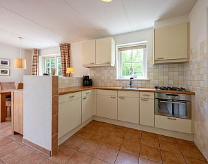 Moderne keuken in 't Mienthuis - De Prins, vakantiehuis in De Dennen, Texel met alle voorzieningen.