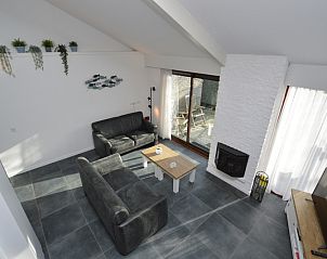 bersicht des Wohnzimmers im modern eingerichteten Ferienhaus Gortersmient 240, Bungalowpark Gortersmient, De Dennen Texel.