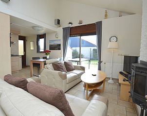 Comfortable sitting area in Bungalowpark Gortersmient vacation home 340, Texel.