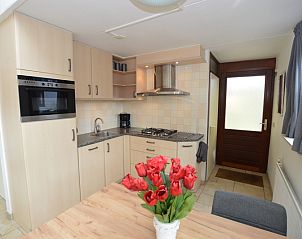 Modern kitchen in Bungalowpark Gortersmient vacation home 340, Texel.