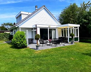 Terrasse von Bungalowpark De Parel - WELMOED auf Texel, ideal zum Entspannen.