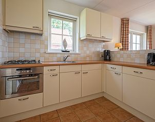 Moderne keuken in 't Mienthuis - Jonkvrouw vakantiehuis, De Dennen, Texel, perfect voor zelfvoorzienende vakanties op de Waddeneilanden.