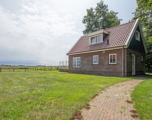 Buitenzijde van 't Mienthuis - Jonkvrouw vakantiehuis, De Dennen, Texel, met weids uitzicht over de velden van de Waddeneilanden.