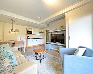 Offene Kche und Wohnraum im Appartement Bos en Duin 14, De Dennen, Texel, mit modernen Annehmlichkeiten.