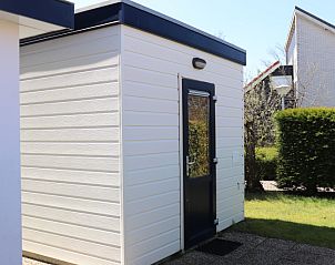 Moderner Hauswirtschaftsraum im Ferienhaus Gortersmient 312, De Dennen, Texel, mit praktischem Zugang.