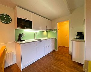 Volledig uitgeruste keuken in Appartement Bos en Duin 15, De Dennen, Texel met handige voorzieningen.