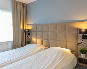 Gemtliches Schlafzimmer mit Doppelbett im Appartement Bos en Duin 30, De Dennen, Texel.