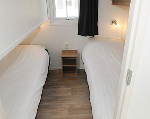 Gemtliches Schlafzimmer mit zwei Einzelbetten in Villetta Ferienhaus fr 6 Personen, De Dennen, Texel.