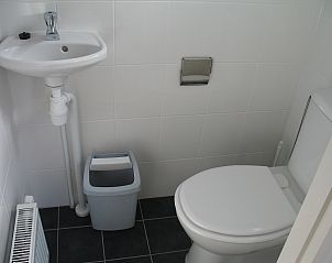 Villetta 4 persoons vakantiehuis in De Dennen, Texel, met nette en moderne toiletruimte voor extra gemak.