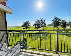 Blick vom Balkon des Appartements Bos en Duin 42, De Dennen, Texel ber grne Felder.