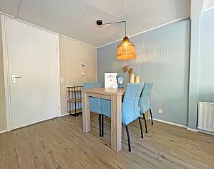 Kompakte und moderne Kche im Appartement Bos en Duin 22, De Dennen, Texel, ausgestattet mit allen Annehmlichkeiten.