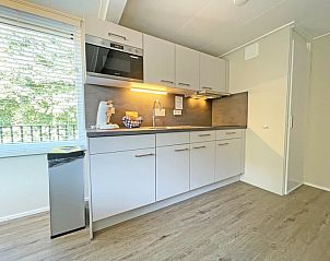 Stilvolles Zweibettzimmer im Appartement Bos en Duin 22, De Dennen, Texel, ideal fr Familien.