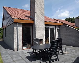 Ferienhaus Gortersmient 216 mit Terrasse in De Dennen, Texel, Waddeninseln, ideal fr Entspannung im Freien.