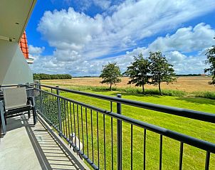 Atemberaubende Aussicht vom Balkon des Appartements Bos en Duin 41, De Dennen, Texel mit weitlufigen Feldern.