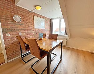 Cozy dining area in Apartment Bos en Duin 34, Texel with a view of the surroundings.