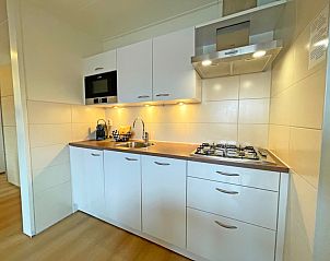 Fully equipped kitchen in Apartment Bos en Duin 34, De Dennen, Texel.