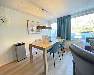 Schlafzimmer mit Doppelbetten im Appartement Bos en Duin 21, De Dennen, Texel fr eine angenehme Nachtruhe.